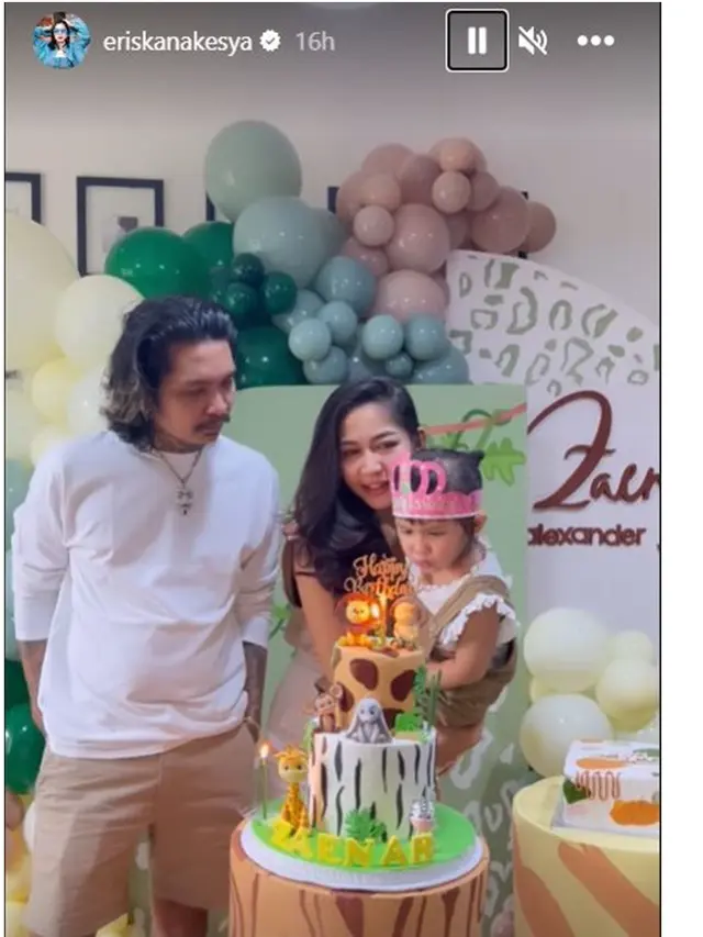 6 Potret Young Lex di Ultah Sang Anak, Tampil Berkumis Disebut Mirip Limbad