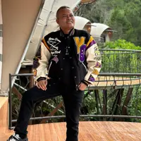 Sule melanjutkan dalam keterangannya, anak sulungnya yang kini sudah dewasa sudah bisa mencari uang sendiri. Ia merasa terharu mengenang perjuangannya saat itu. [Instagram/ferdinan_sule]