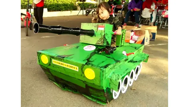 7 Potret Ide Kreatif Sepeda Hias Bertema Tank dan Pesawat Untuk Karnaval