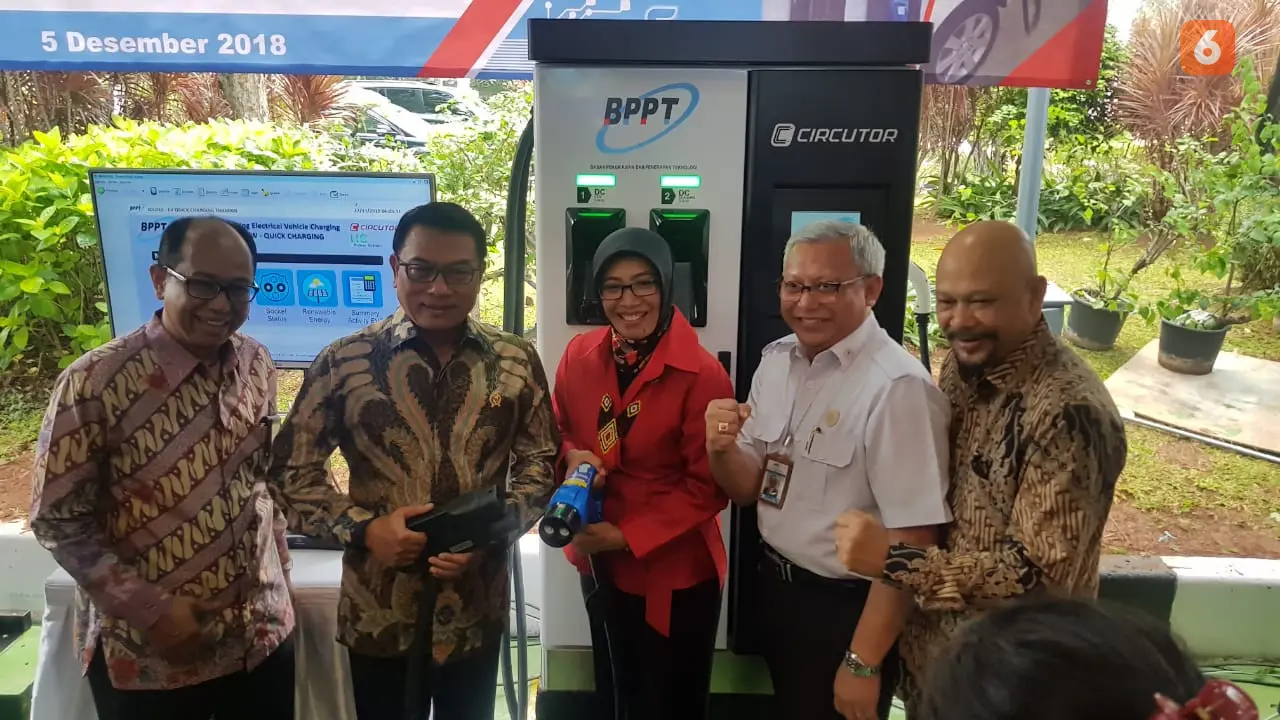 BPPT RI meresmikan dua stasiun pengisian daya kendaraan listrik di area parkir gedung BPPT, Thamrin, Jakarta.