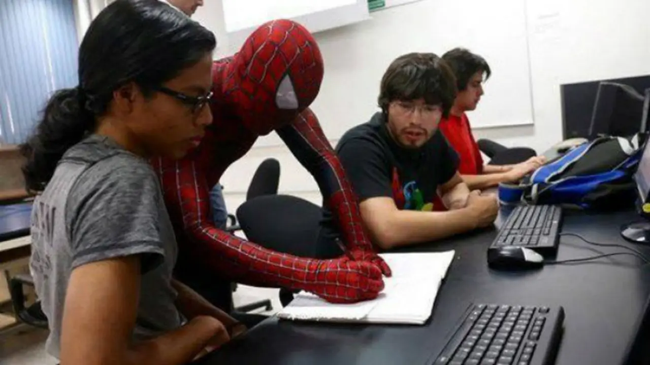 Ini yang Dilakukan Spiderman Saat Tidak Melawan Penjahat, Ngajar