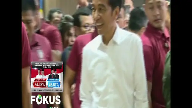 Jokowi hadir di mal Grand Indonesia didampingi Ketua Tim Kampanye Nasional (TKN) Erick Thohir.
