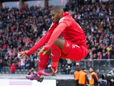 Penyerang FC Koln, Anthony Modeste saat ini menjadi pemain dengan jumlah gol terbanyak alias top skor di Bundesliga yaitu delapan gol hingga pekan ke-8. (EPA/Annegret Hilse)