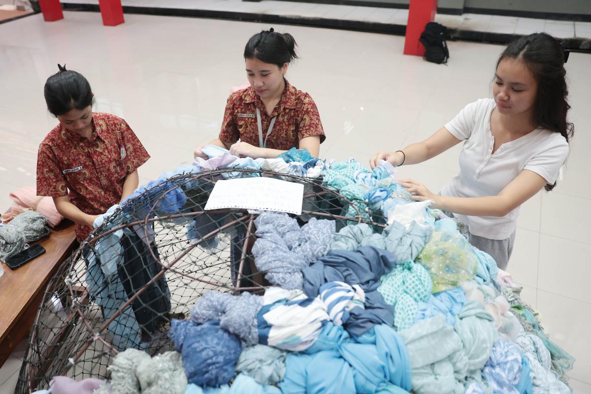 Barang Bekas Disulap Jadi Karya Seni