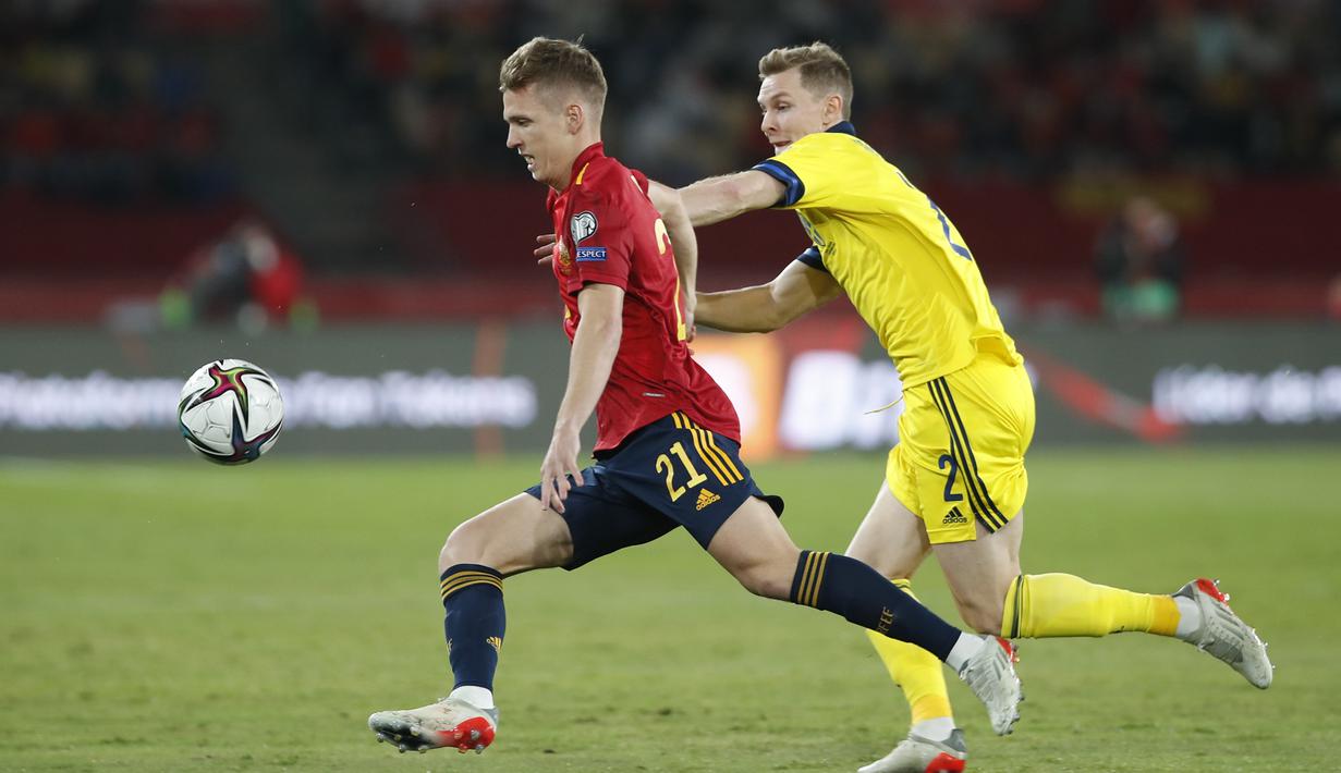 Pada menit ke-22 Spanyol kembali memperoleh peluang melalui Dani Olmo. Sayang, tembakannya lagi-lagi belum mengarah tepat ke gawang Swedia yang dikawal Robin Olsen. (AP/Angel Fernandez)