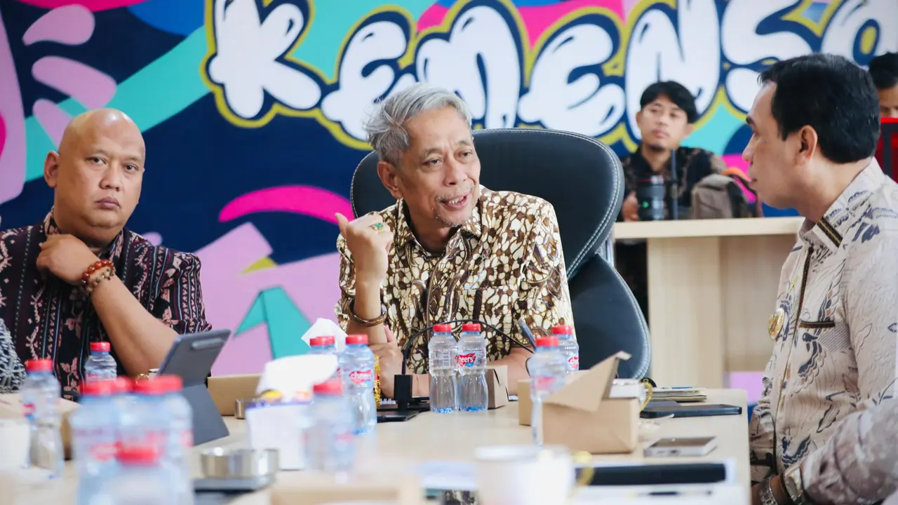 Wakil Menteri Sosial Agus Jabo Priyono bertemu dengan Tiga Pemda di di Kantor Kementerian Sosial, Jakarta Pusat, Kamis 16 Juli 2026. Membahas soal Sekolah Rakyat.