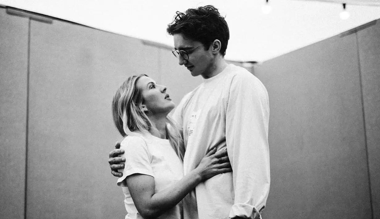 Sebelum melabuhkan hati pada Jopling, Goulding diketahui pernah berkencan dengan musisi Ed Sheeran dan Niall Horan. Setelahnya, Ellie pun sempat berkencan dengan Pangeran Harry. (Liputan6.com/IG/@casparjopling)