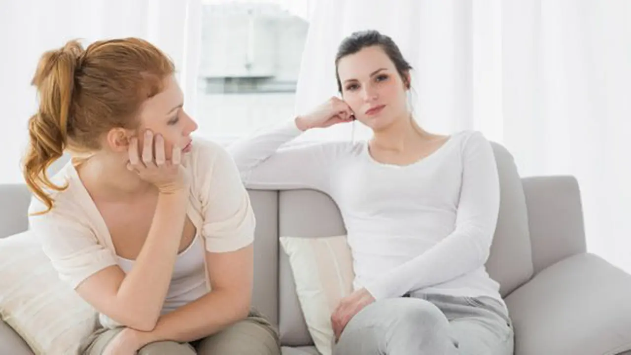 Sahabat jadi cuek saat punya pacar baru/copyright: thinkstockphotos.com