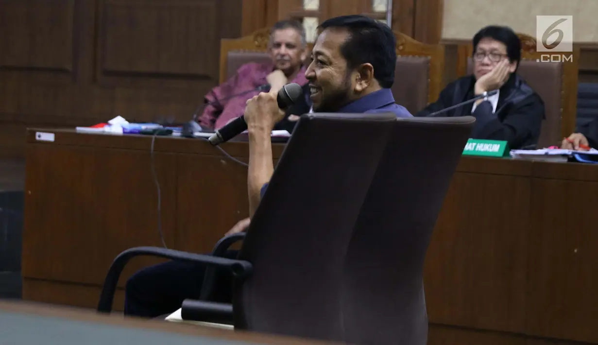 Terpidana korupsi e-KTP, Setya Novanto menjawab pertanyaan saat menjadi saksi dalam kasus dugaan suap proyek PLTU Riau-1 dengan terdakwa, Sofyan Basir yang juga mantan Dirut PLN di Pengadilan Tipikor, Jakarta, Senin (12/8/2019). Sidang mendengar keterangan saksi. (Liputan6.com/Helmi Fithriansyah)