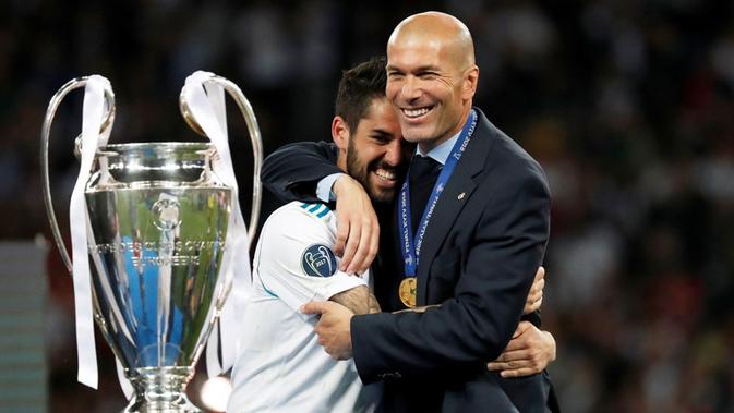 Zinedine Zidane berhasil membawa Real Madrid meraih trofi juara Liga Champions dalam tiga musim terakhir. (AP Photo/Pavel Golovkin)