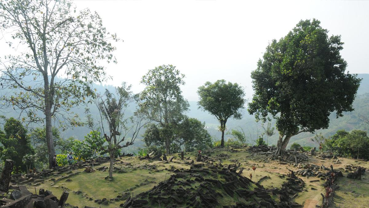 Makna Tersirat dari Mitos di 5 Teras Gunung Padang - News Liputan6.com