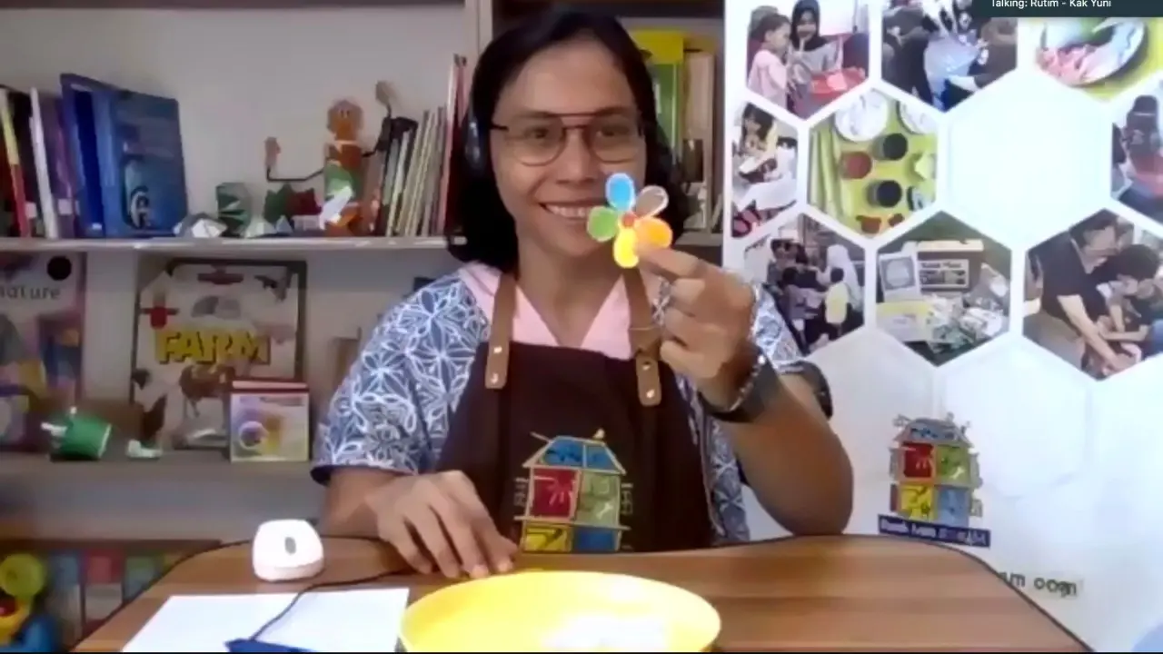 Edukasi interaktif  anak-anak dalam memanfaatkan barang bekas menjadi karya seni dengan pendekatan Science, Technology, Engineering, Arts, and Mathematics (STEAM). (Istimewa)
