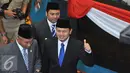 Walikota Bogor, Bima Arya Sugiarto menyapa wartawan usai menghadiri Rapat Paripurna Istimewa di Gedung DPRD Provinsi Jakarta, Senin (22/6/2015). Rapat Paripurna Istimewa tersebut berlangsung dalam rangka HUT ke-488 Jakarta. (Liputan6.com/Herman Zakharia)