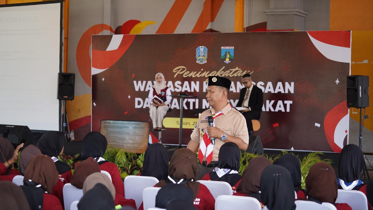 Anggota Pramuka Kwarda Jatim dan Masyarakat Wujudkan Pemugaran RTLH hingga Bersih-Bersih Pantai