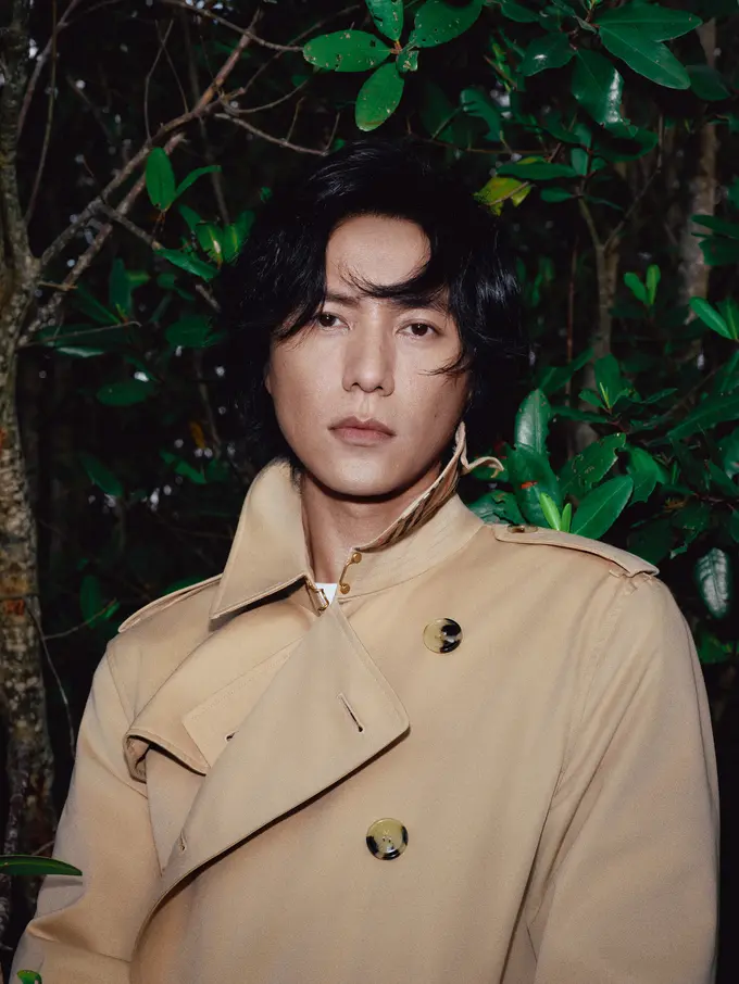 Aktor China Chen Kun Jadi Brand Ambassador Terbaru Burberry, Bawa Misi Konservasi Alam di Hutan Mangrove China