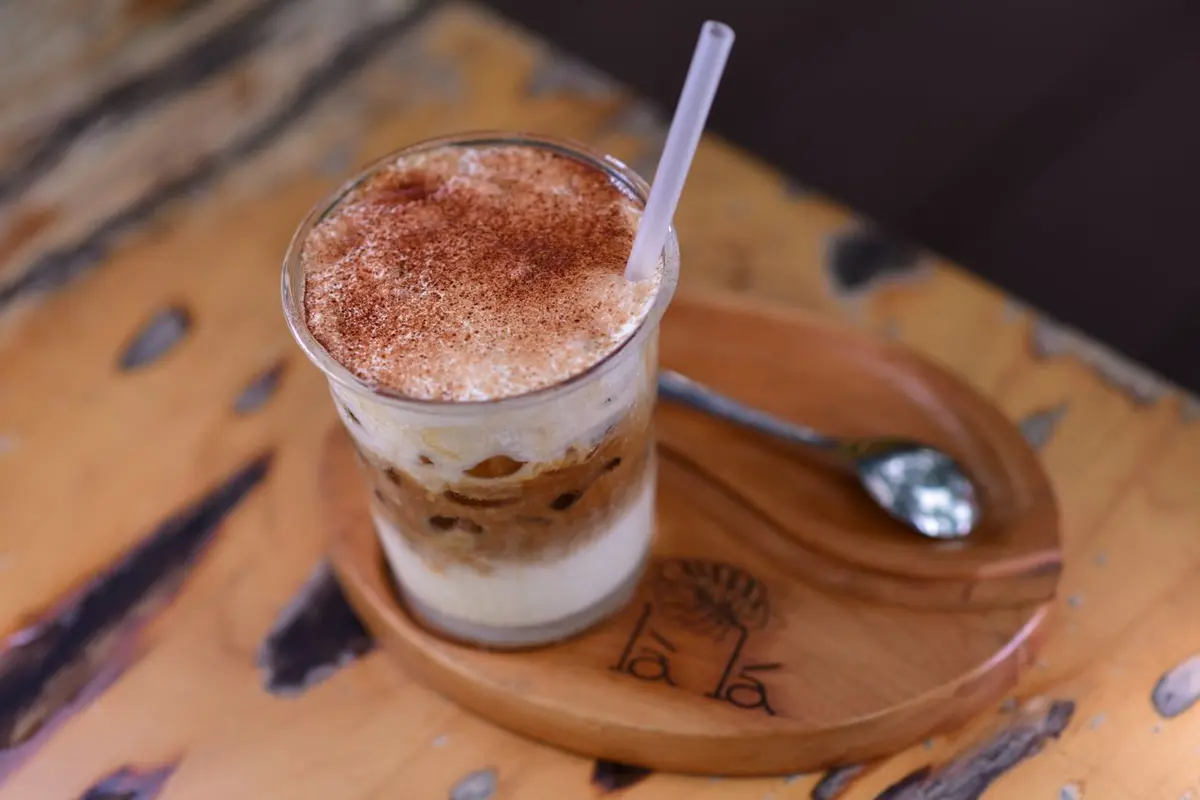 Resep Es Kopi Gula Aren Homemade yang Creamy dan Wangi