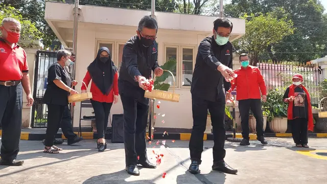 PDIP Gelar Tabur Bunga Peringati Kudatuli