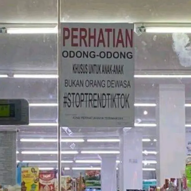 6 Tulisan Peringatan di Pintu Kaca Minimarket Ini Bikin Pembeli Salah Fokus