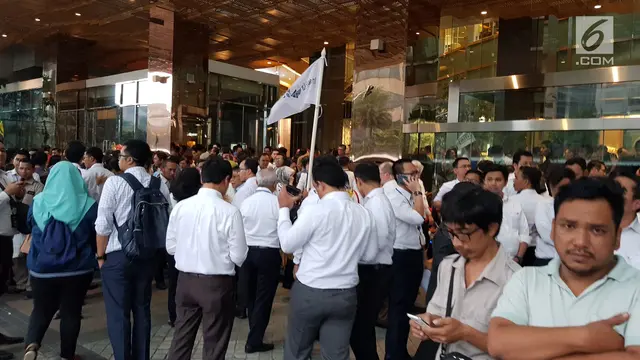 Kepanikan Karyawan Saat Balkon Atap BEI Ambruk