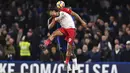 Aksi pemain West Bromwich, Salomon Rondon (depan) menghalau bola dari pemain Chelsea, Antonio Rudiger pada lanjutan Premier League di Stamford Bridge stadium, London, (12/2/2018). Chelsea menang 3-0.  (AFP/Ben Stansall)