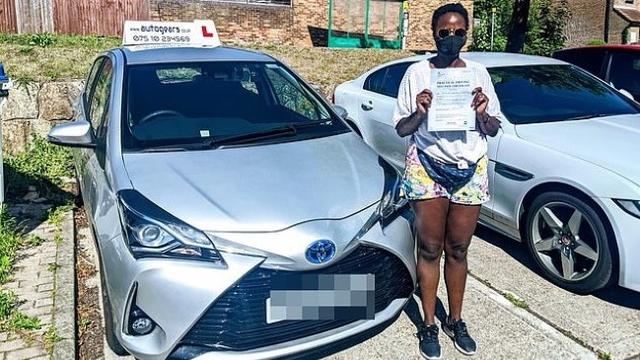 Seorang wanita berusia 31 tahun, Blessing Platinum-Williams mendadak viral karena  usahanya untuk mendapatkan Surat Izin Mengemudi (SIM).