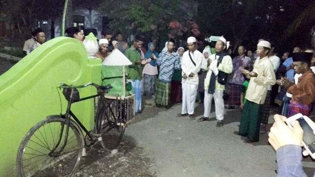 Dua pria kebumen nekat naik haji bersepeda ontel. (Foto: Liputan6.com/Facebook/Muhamad Ridlo)