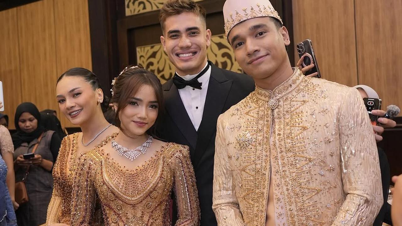 Potret Fuji di Resepsi Pernikahan Frans Faisal dan Indah, Tampil Menawan dengan Kebaya Modern Bernuansa Gold
