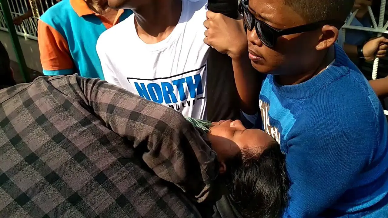 Berebut Kupon Pembagian Daging Kurban, Warga Cirebon Pingsan