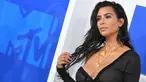 Artis reality TV, Kim Kardashian berpose di karpet merah penghargaan MTV VMA 2016 di New York, Minggu (28/8) malam. Ditemani suaminya, Kanye West, Kim Kardashian datang dengan busana serba hitam. (REUTERS/Eduardo Munoz)