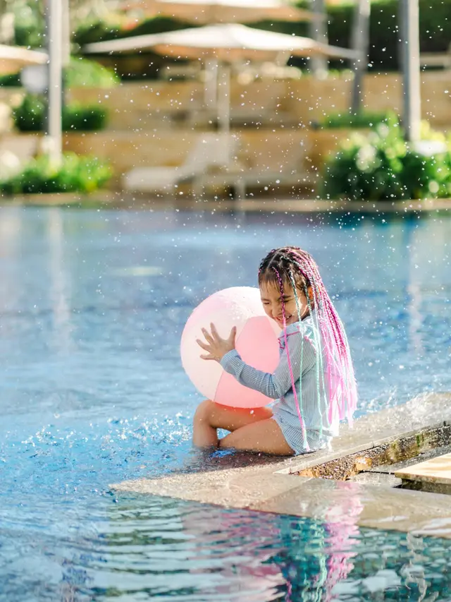 Putri Shandy Aulia Tampil Ekspresif dengan Rambut Cornrow, Jadi Inspirasi Gaya Rambut Anak Main di Pantai