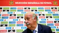 Pelatih Spanyol, Vicente del Bosque bersiap memberikan keterangan pers terkait skuat Spanyol pada Piala Eropa 2016 di Las Rozas, Spanyol, (17/5/2016). Sebanyak 25 pemain yang akan dibawa timnas Spanyol di piala Eropa 2016. (REUTERS / Juan Medina)