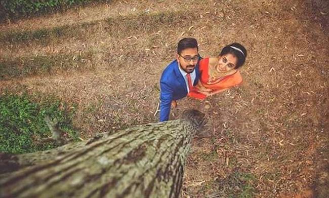Pasangan di India yang melakukan foto prewed bersama fotografer unik serta keren banget bikin ngakak/copyright bastillepost.com
