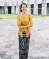 Hadiri Gala Dinner KTT G20 di GWK, Maudy Ayunda tampil anggun berkebaya khas Bali.