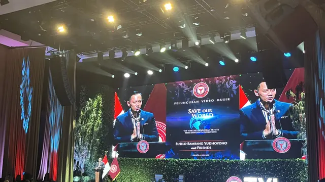 Direktur Eksekutif The Yudhoyono Institute, Agus Harimurti Yudhoyono (AHY), saat rilis lagu baru SBY di Djakarta Theater, Jakarta Pusat, Selasa (1/7/2025). (Liputan6.com/Muhammad Radityo Priyasmoro)