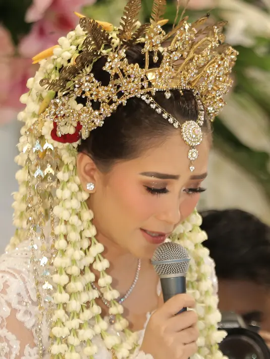 Belum dikarunia momongan, Ryana dan suami menganggap mimpi soal momongan itu merupakan rezeki yang bisa datang berupa pekerjaan yang saat ini dijalaninya. (Galih W. Satria/Bintang.com)