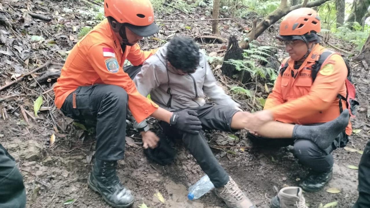 Pendaki 18 Tahun Diselamatkan Tim SAR di Gunung Agung