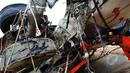 Kondisi bangkai badan pesawat Airasia QZ8501 yang berhasil dievakuasi, Pelabuhan Tanjung Priok, Jakarta, Senin (2/3/2015). (Liputan6.com/Faizal Fanani)