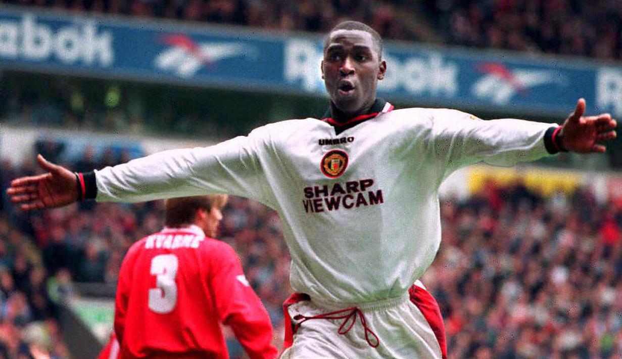 <p>Andy Cole menciptakan hat-trick sempurna ketika Manchester United pesta gol 9-0 ke gawang Ipswich Town musim 1994/1995. Sebenarnya ia tak hanya menyumbangkan tiga gol saja, melainkan lima gol dan tercatat sebagai pemain pertama yang pernah melakukannya di Liga Inggris. (Foto: PA/AFP/Owen Humphreys)</p>