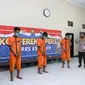 Polres Kebumen meringkus tiga napi asimilasi dari Lapas Terbuka Nusakambangan karena pencurian sepeda motor. (Dok. Polres Kebumen, Liputan6.com/Galoeh Widura)