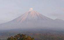 Gunung Semeru Kembali Erupsi, Lontarkan Abu Vulkanik Setinggi 500 Meter