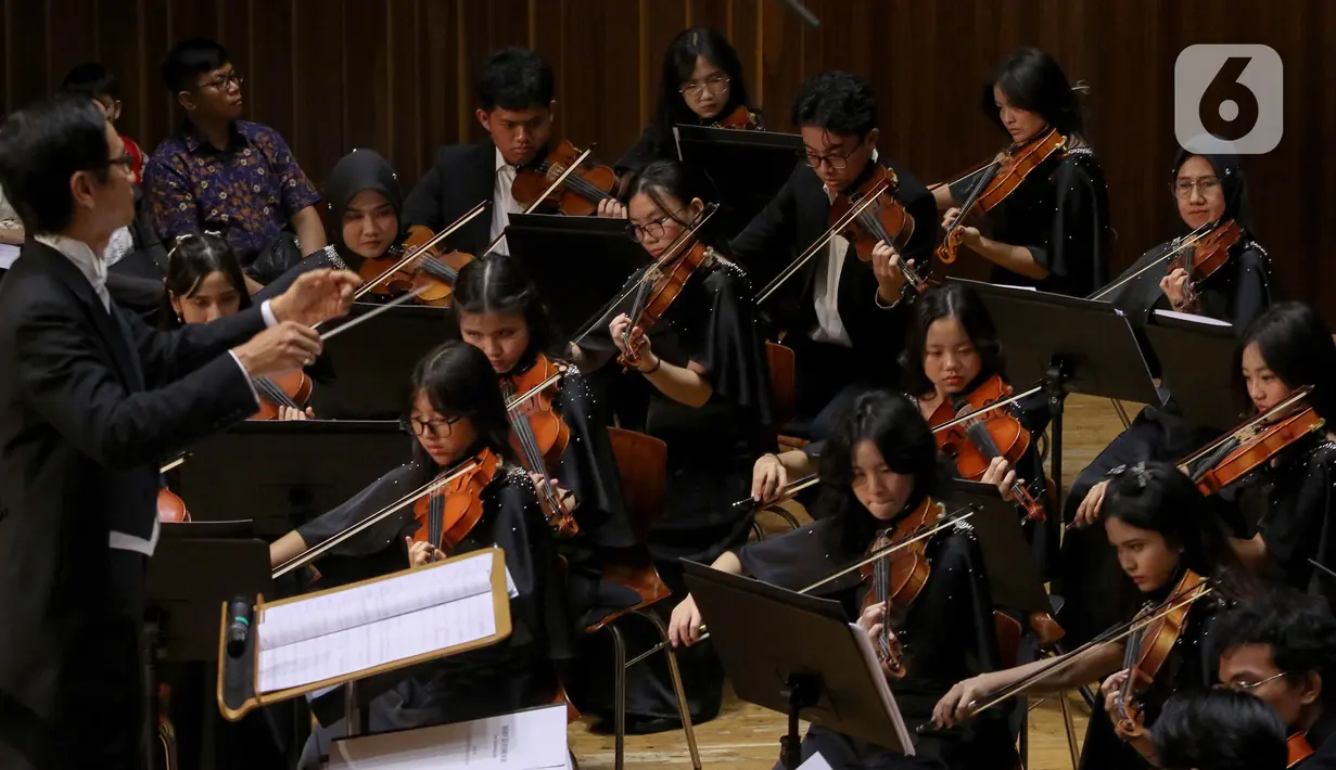 Konser ini menyajikan 13 aransemen pilihan dengan tujuan menekankan pentingnya pemberdayaan anak muda melalui musik dan orkestra yang inklusif. (Liputan6.com/Herman Zakharia)