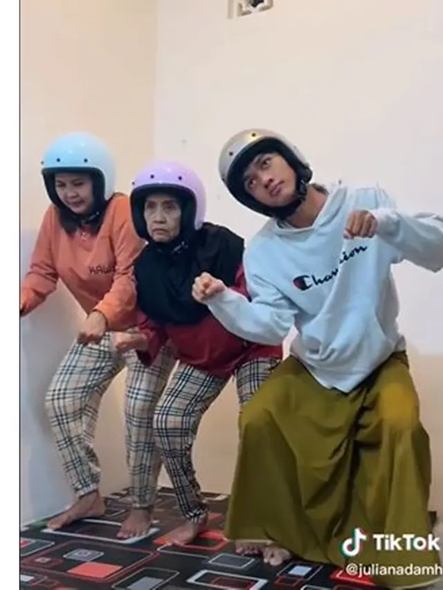 6 Aksi Kocak Nenek-Nenek Ikut Lakukan Kegiatan Anak Muda, Kelewat Lincah