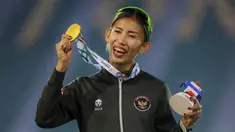 Atlet atletik Indonesia, Emilia Nova, usai memenangi lomba dan meraih emas nomor heptathlon (tujuh lomba) SEA Games 2025 di Stadion Supachalasai Bangkok, Thailand Selasa (16/12/2025) malam. Luapan kegembiraan terpancar pada raut wajah atlet atletik Indonesia Emilia Nova usai berhasil meraih medali emas nomor heptathlon (tujuh lomba) SEA Games 2025 Thailand. (Bola.com/Bagaskara Lazuardi)