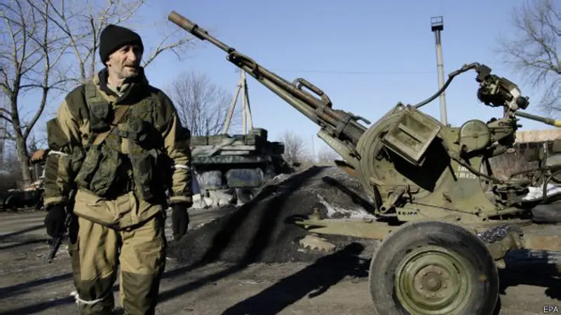 Pemberontak Ukraina Tarik Senjata dari Garis Depan Pertempuran