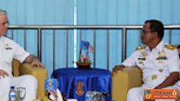 Citizen6, Surabaya: Sementara itu siang harinya Dan Kobangdikal menerima Kunjungan Kepala Staf angkatan Laut Belanda ( The Comander Of The Royal Netherlands Navy) Vice Admiral Mattheu J.M. Borsbom . (Pengirim: Penkobangdikal)

