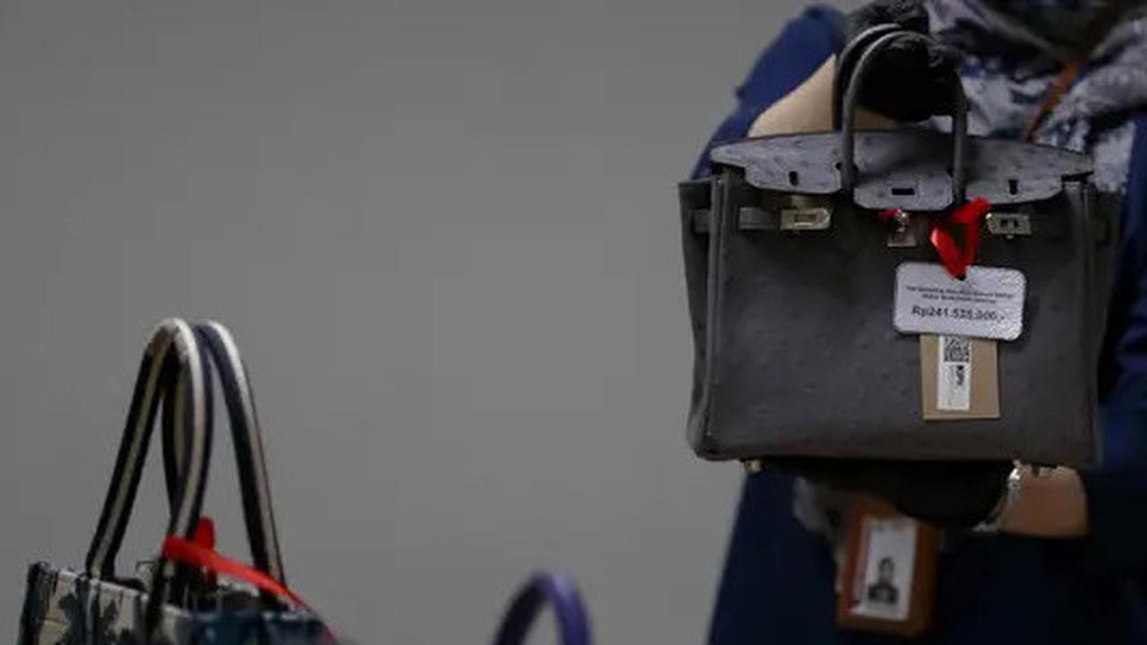 KPK Lelang Barang Rampasan, Mobil dan Tas Mewah Jadi Perhatian