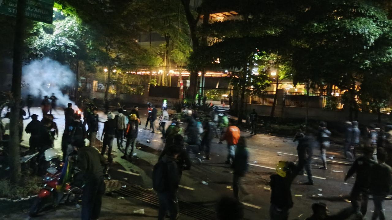 Tak Ikut Demo lalu Coba Hentikan Penggeroyokan, Mahasiswa UPI Bandung Dipukuli & Ditusuk Orang Tak Dikenal