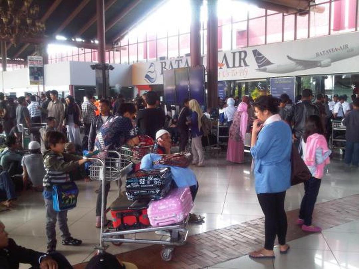 Kantor Batavia Air 'dikepung' calon penumpang