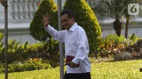 Ketum PB Ikatan Anggar seluruh Indonesia Agus Suparmanto tiba di Kompleks Istana Kepresidenan di Jakarta, Selasa (22/10/2019). Sama seperti yang lain, Agus menyambangi Istana dengan mengenakan kameja putih. (Liputan6.com/Angga Yuniar)