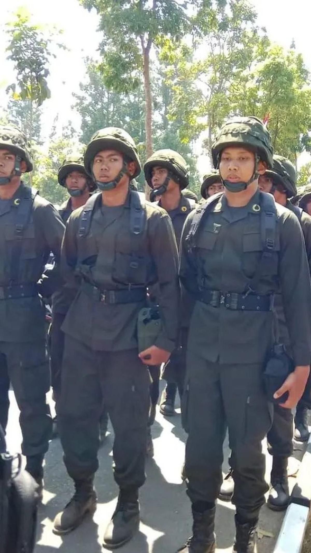 Tak hanya itu, Tribrata juga gagah ketika mengenakan seragam kepolisiannya. <br>